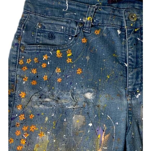 REFRESHED- Gloria Vanderbilt Hand Painted distressed Cropped Denim Jeans - Picture 3 of 7